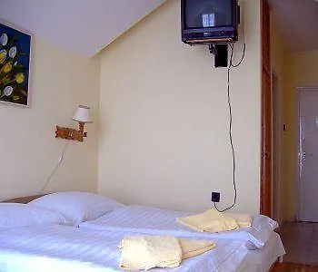 **  Hotel Bara Junior Budapest Hungría