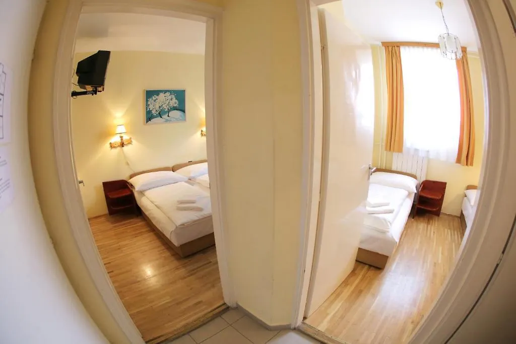 Hotel Bara Junior Budapest