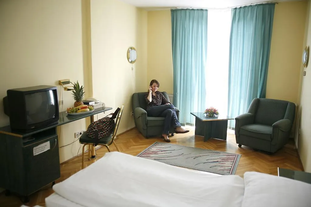 Hotel Bara Junior Budapest